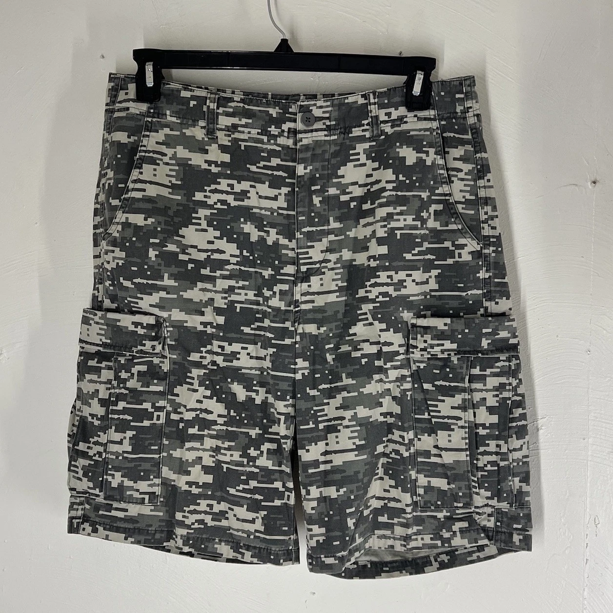 Orvis Cargo Shorts Mens Size 34 Digital Camo Trout Bum Fishing Outdoors