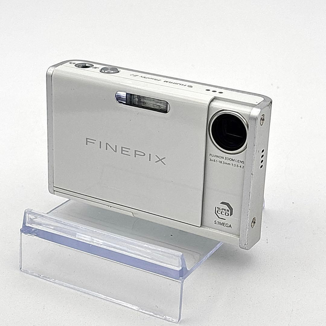 Fujifilm FinePix Z2 コンパクトデジタルカメラ Fujifilm FinePix Z2 5.1MP Compact Digital Camera Silver 3x Zoom