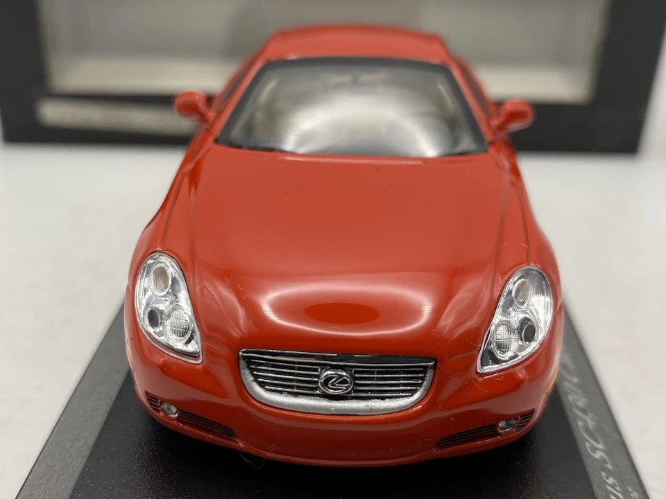MINICHAMPS Lexus SC430 2001 Red 400166134 1:43 Diecast Modelcar - Image 3 of 4