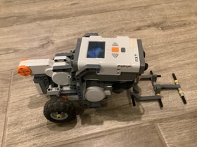 LEGO MindStorms NXT Intelligent Brick Controller & Vehicle Assembled