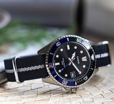 Casio MDV-10C-1A2 schwarz Analog Stoffband drehbare Lünette kleine zierliche ...