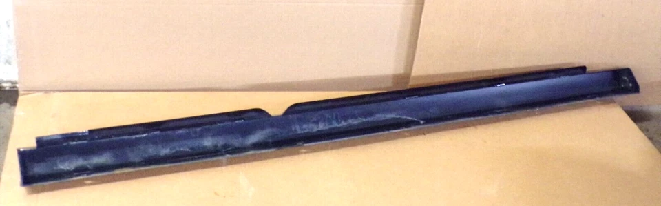 2004 saturn ion rocker panel moulding ( driver ) 2003-2007 - Image 2 of 2