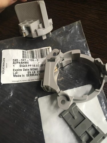 Genuine VW Scirocco Golf H7 Bulb Dipped Beam Headlight Socket Holder Repair Kit - Picture 2 of 5
