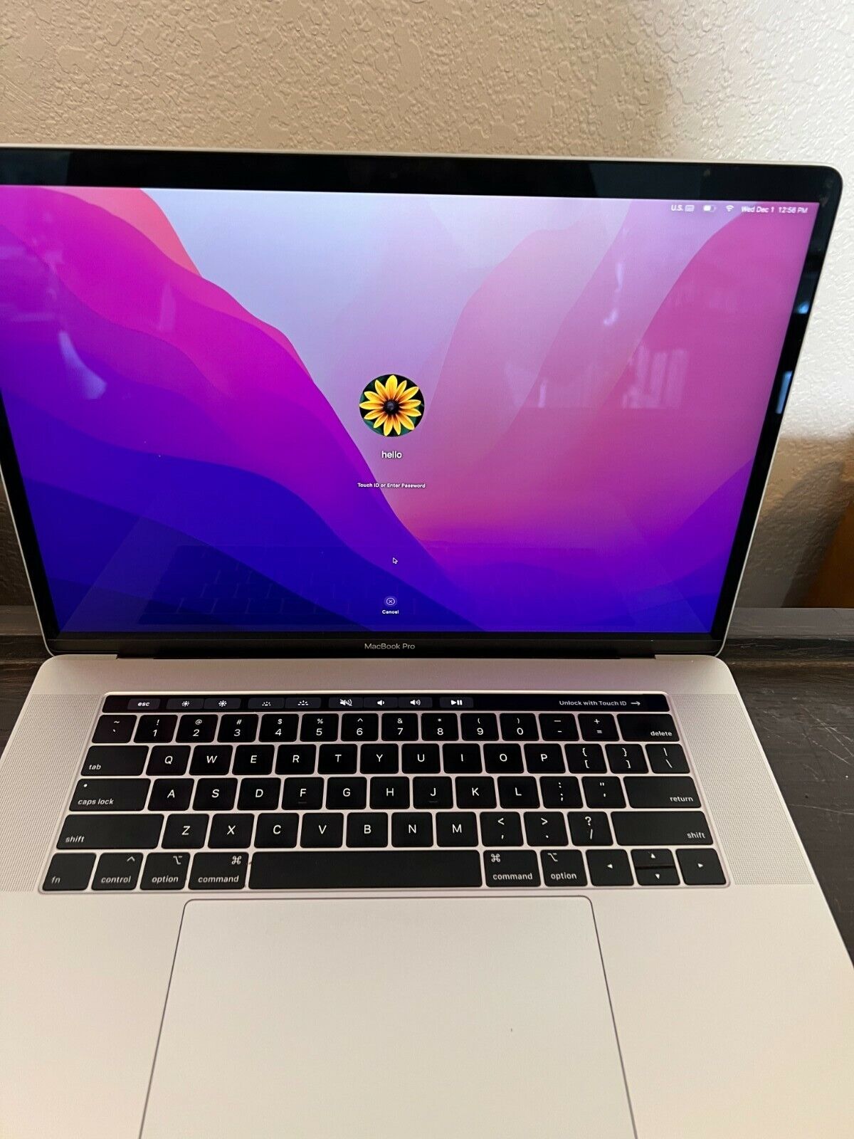 macbook pro 2019 touch bar 15 inch