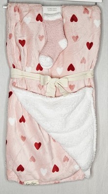 Jessica Simpson Pink Heart Plush Sherpa Knit Throw Blanket w/ Matching Socks