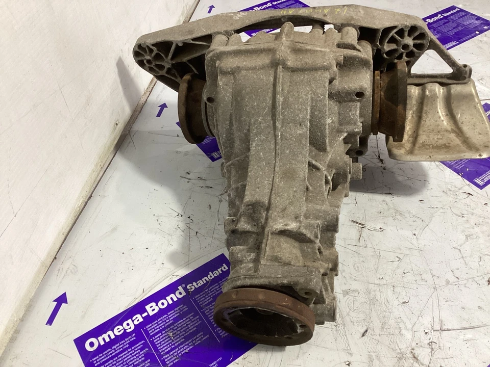 2012-2015 AUDI A4 REAR DIFFERENTIAL CARRIER OEM . - Image 2 of 4
