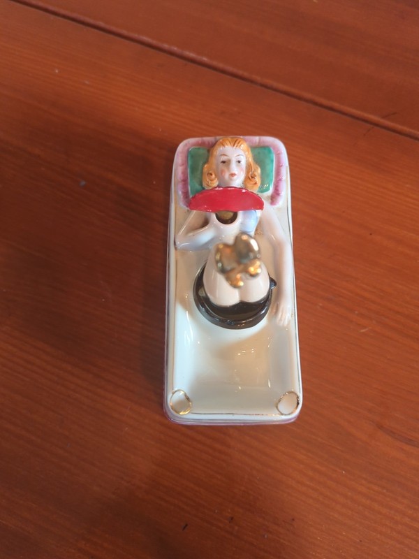 AshtrayVintage Naughty Nodder Ashtray Bathing Beauty Lady