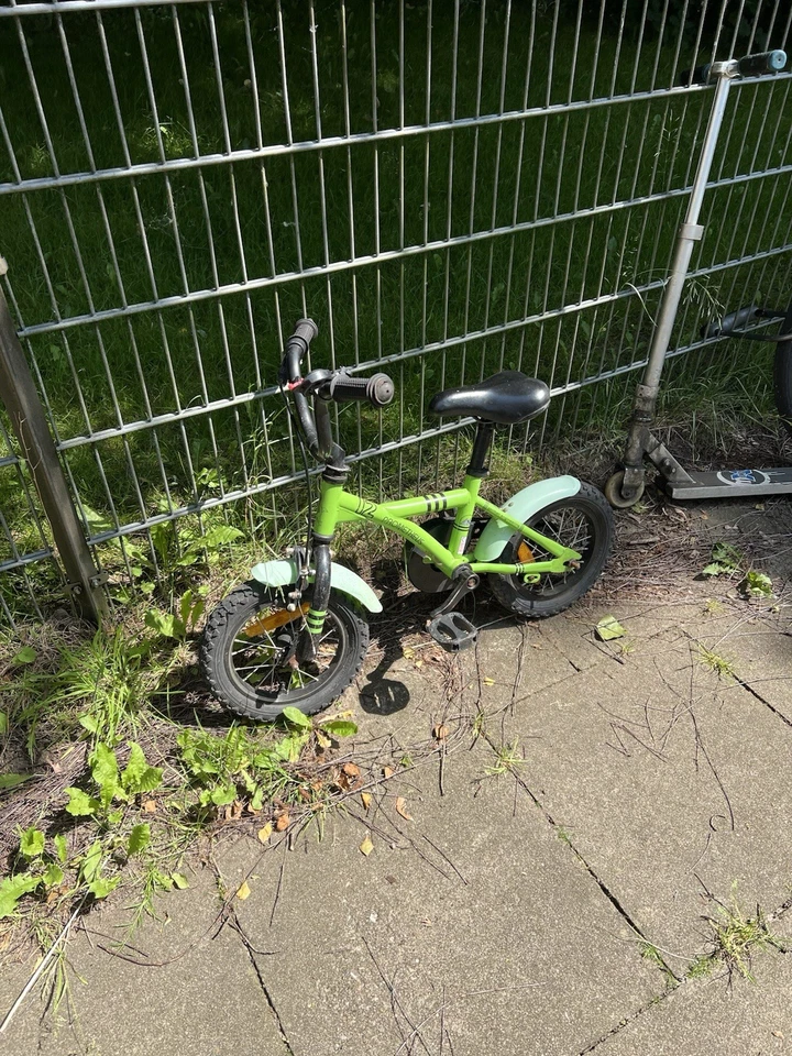 Grünes Fahrrad 4-5 Jahre