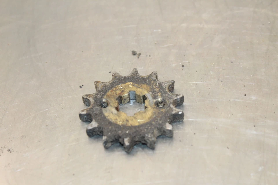 Yamaha DT100 1975 piñón delantero T721 Foto 4 de 4