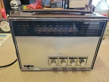 Soundesign Model 2443 AC/DC Hi-Police Lo-Police Radio - Works Very Clean 