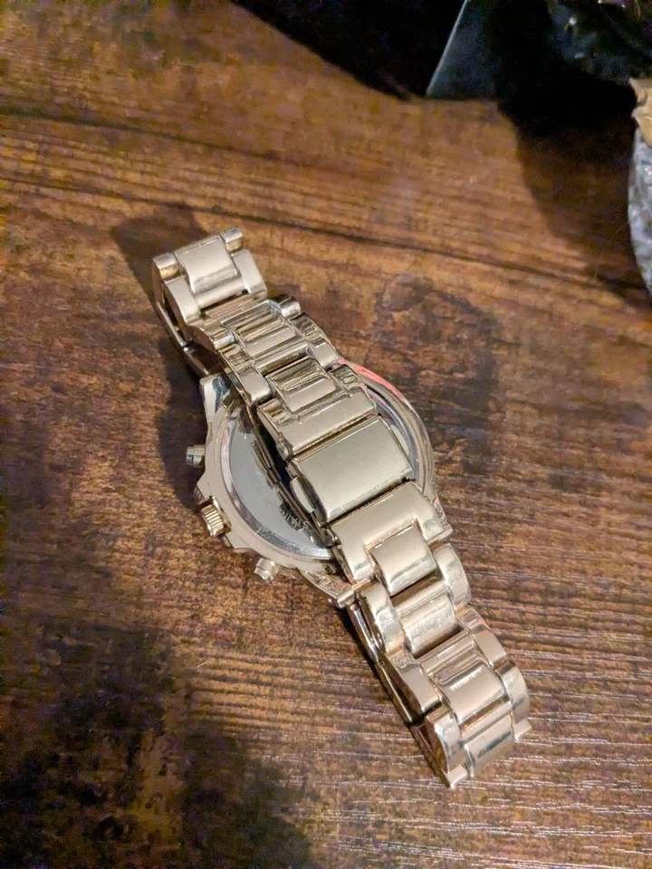 U.S. Polo Assn. Reloj de cuarzo dorado con correa de aleación para mujer Foto 2 de 2