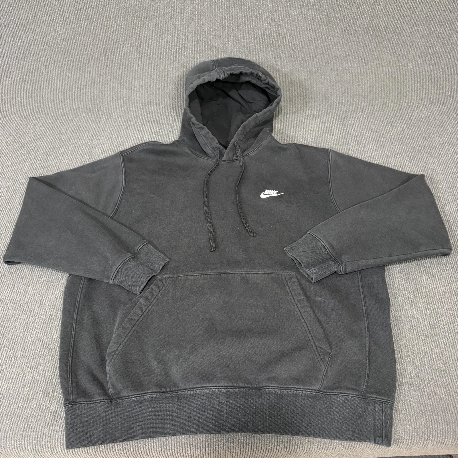 Nike Hoodie Mens Large Black Fleece Pullover Kangaroo Pocket Swoosh BV2654-010