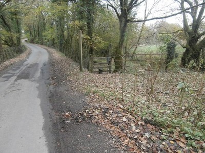 Foto 6x4 Pfahl zum Fußweg in der Nähe der Lawn Farm, Tonyrefail Rhiwinder c2017