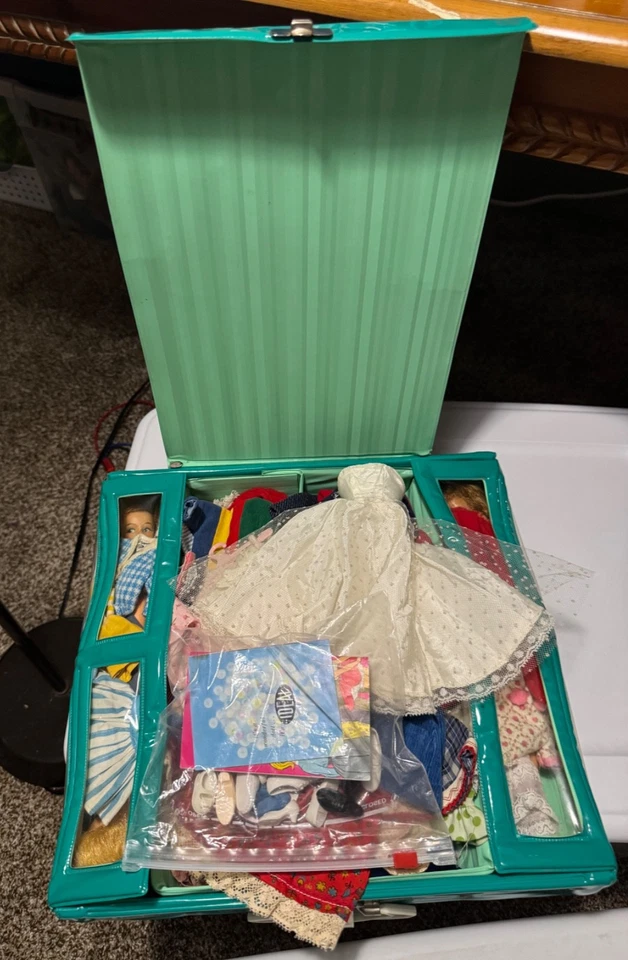 Raro Estuche Vintage Tammy & Friends Lleno de Ropa Ideal para Muñecas, Zapatos, Folletos... Foto 2 de 4