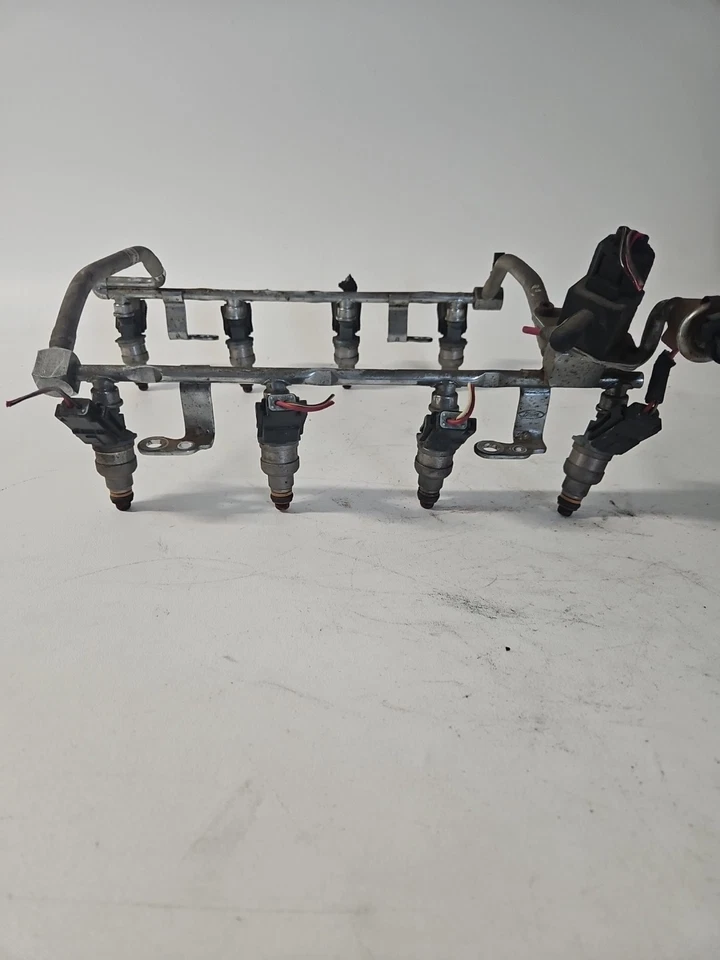 1998-2002 LINCOLN CONTINENTAL FUEL RAIL WITH INJECTORS 4.6L 32V OEM Foto 2 de 4