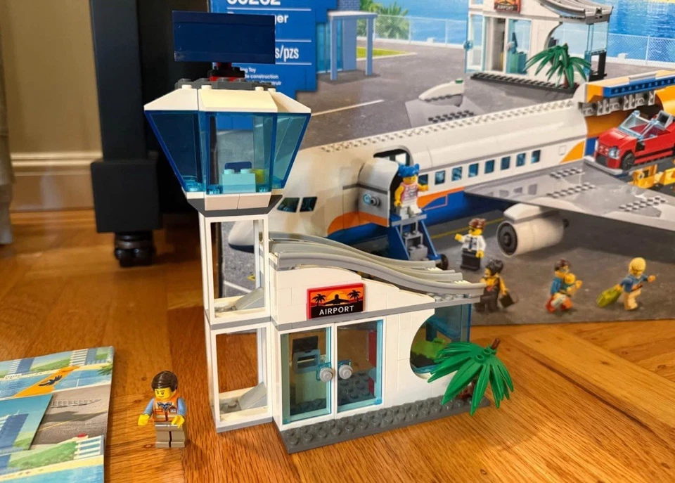 LEGO CITY: Passenger Airplane (60262) Used, 99.99% Complete - Image 4 of 4