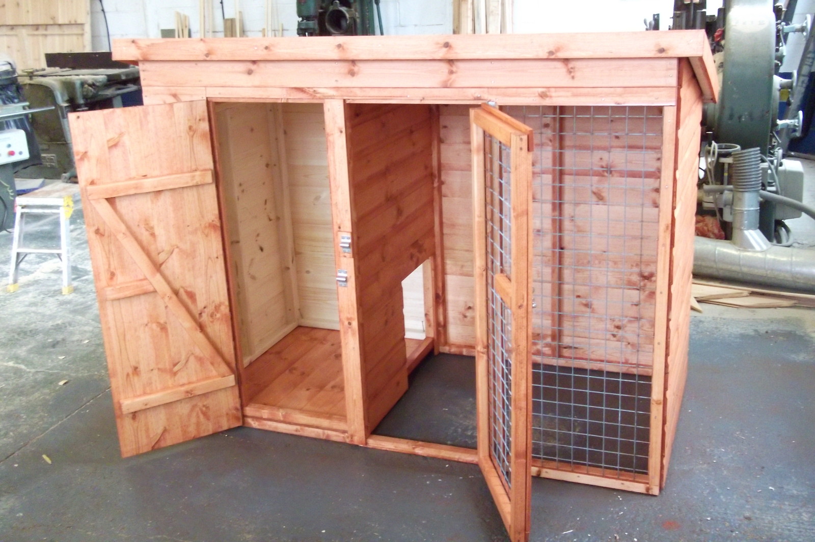 Dog kennel and run Cheshire, Manchester, Stockport Del & Assy Available