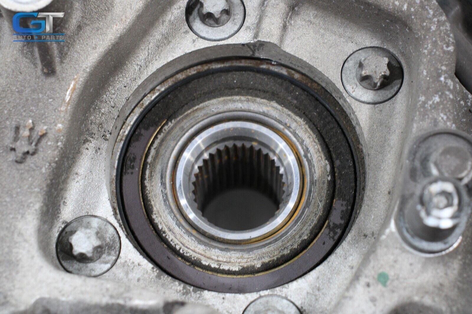 2014 - 2016 MASERATI GHIBLI AWD REAR LEFT DRIVER SIDE SPINDLE KNUCKLE HUB OEM