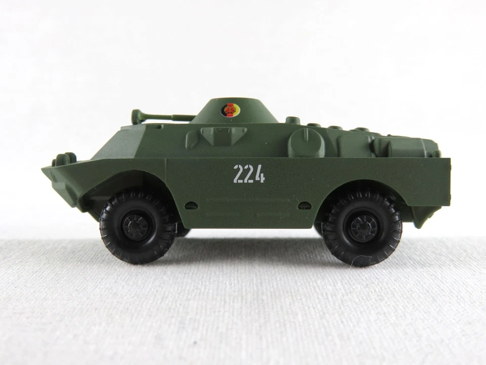 Mehlhose/Busch 210104002 Spähpanzerwagen SPW-40 P2 mit Turm u. Kanone "NVA" 1:87 - Bild 4 von 4