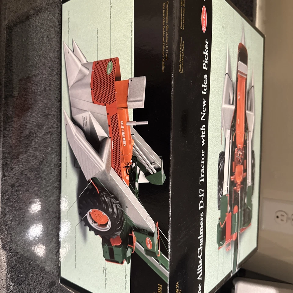 Ertl AC D-17 w/New Idea Picker 1/16 Diecast Farm Implement /Tractor  Replica - Image 4 of 4