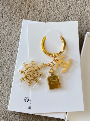 New in Box Authentic Chanel Beaute Keyring Key Ring Charm Charms Key Holder