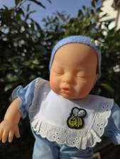 Lissi Bätz Puppe 33 cm Babypuppe LB 25 schlafend Originalkleidung blau 10, Doll