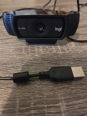 Logitech C920 HD Pro Webcam - 1080p at 30fps - RightLight 2 Technology
