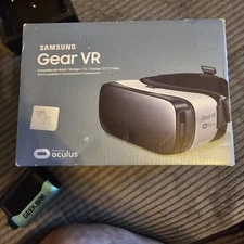 Samsung SM-R322NZWAXAR Gear VR Headset Frost White, Oculus Powered, with Box