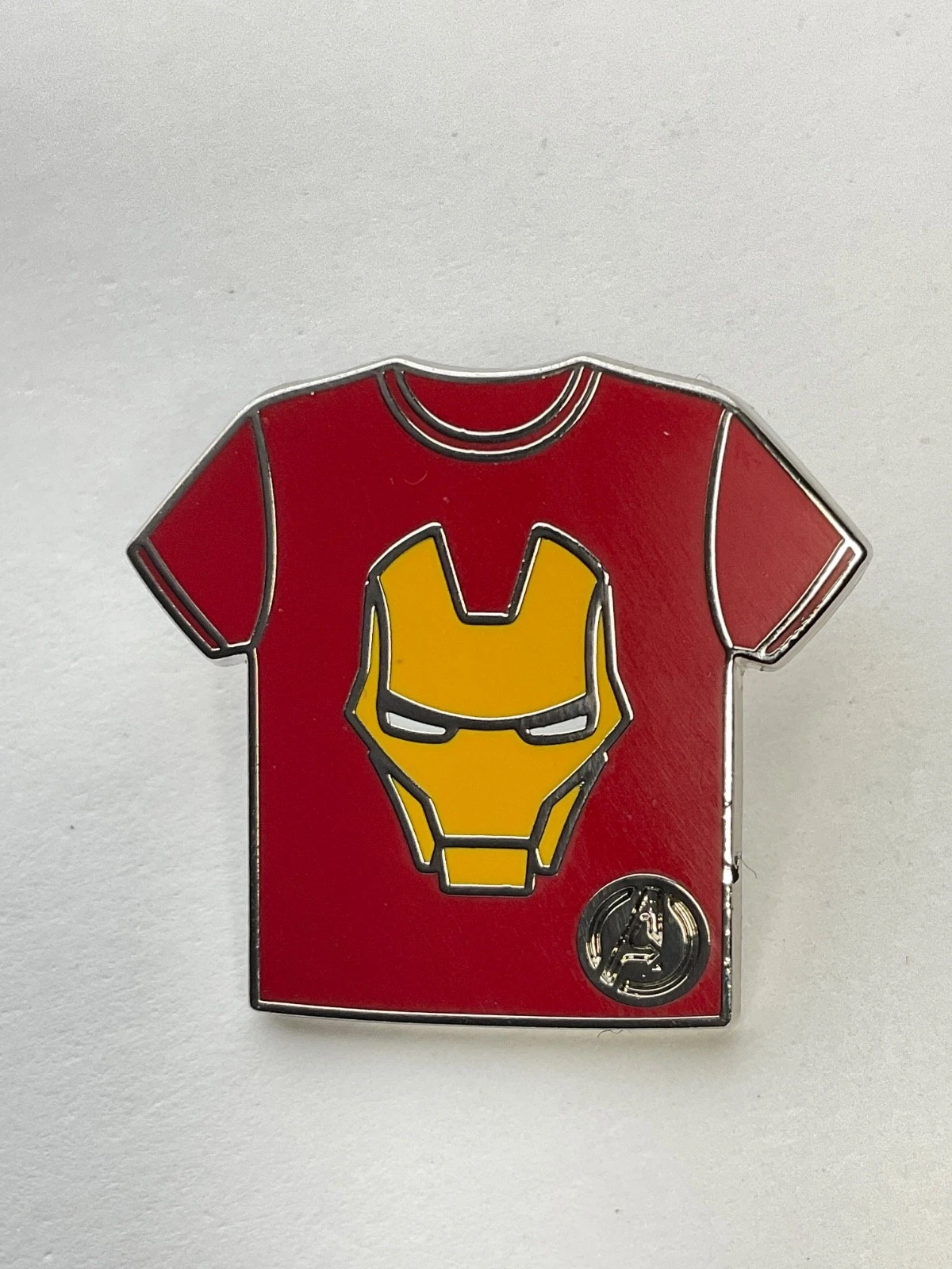 Disney Pin Hidden Mickey Marvel Avengers T-Shirt Series Iron Man CHASER G4