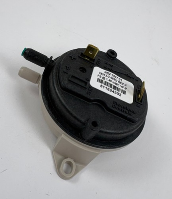 #ad Weil McLain 511 624 302 Air Pressure Switch 1.40quot; Water Column $75.00