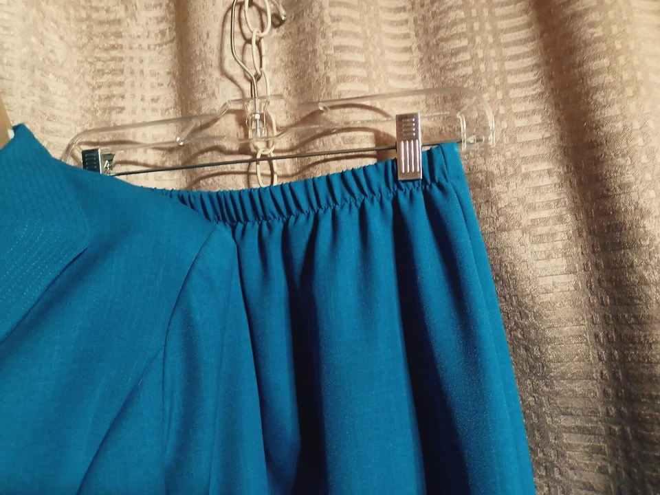  Nikki 女式 8 码上衣夹克裙套装 11.99 美元 — 第 3/4 张图片