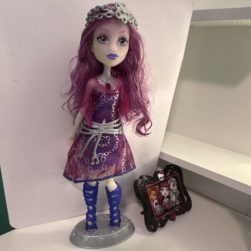 Monster High G1 Ari Hauntington Doll complete with all accessories and working