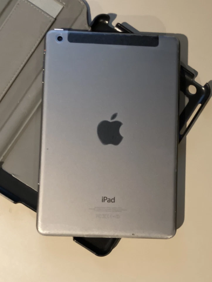 Apple iPAD Mini 1ST Generation 12.6GB WI-FI Model MF450LL/A Black/Grey Bundle - Image 4 of 4