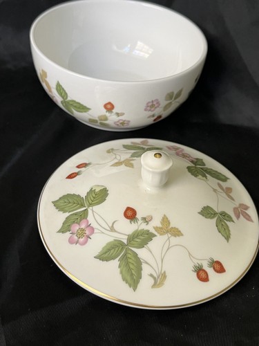 Rare Wedgwood Wild Strawberry Candy Dish Bone China Made in England 4.5"x3.5" - Picture 7 of 9