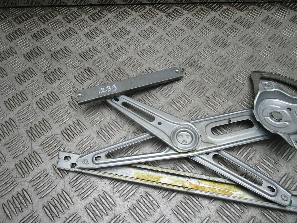 2016 TOYOTA YARIS ICON TSS 5DR PASENGER FRONT WINDOW REGULATOR MOTOR 85720-0D120 — 第 4/4 张图片