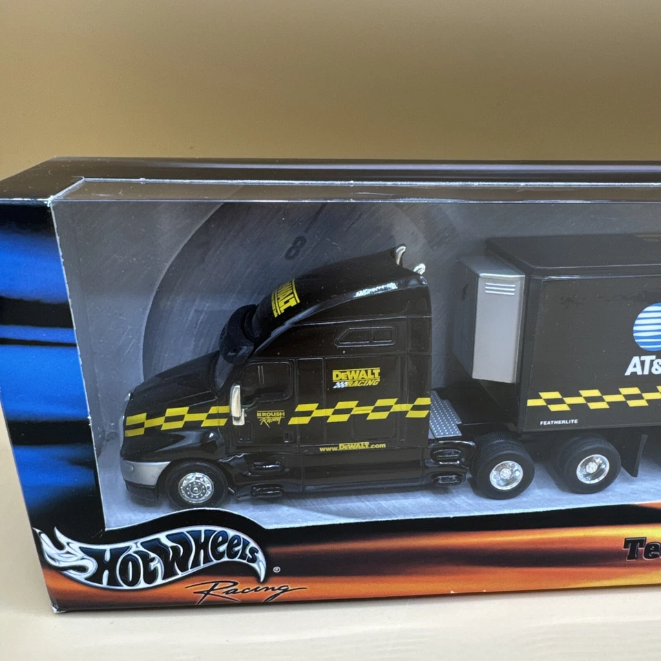 Hot Wheels NASCAR TEAM TRANSPORTERS #17 2001 Dewalt Racing nuevo raro Foto 2 de 4