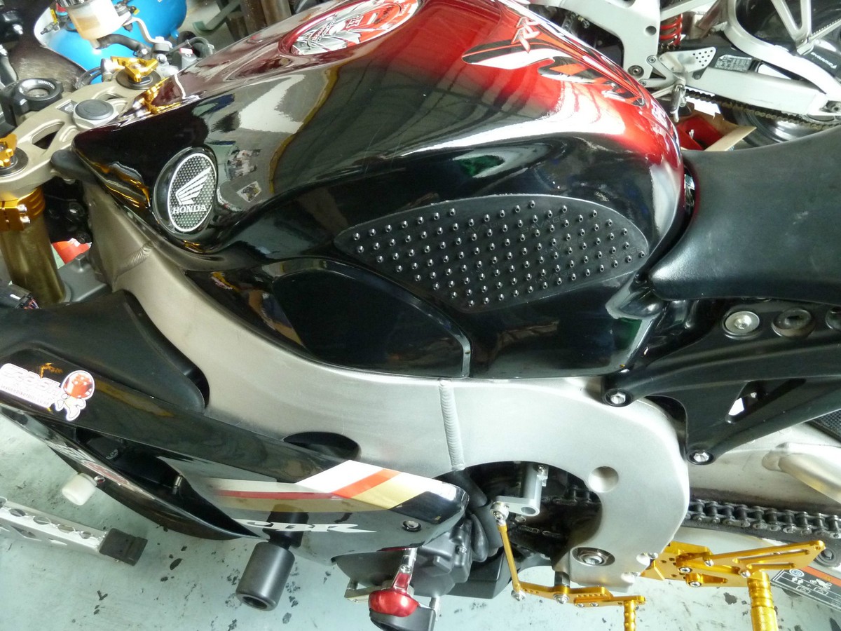 KAWASAKI ZX6R ZX636 ZX10R Z1000 Traction tank pads GRIPPER STOMP