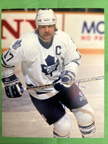 WENDEL CLARK TORONTO MAPLE LEAFS SIGNED AUTOGRAPHED NHL 8x10 PHOTO WITH PROOF U - Picture 1 of 3