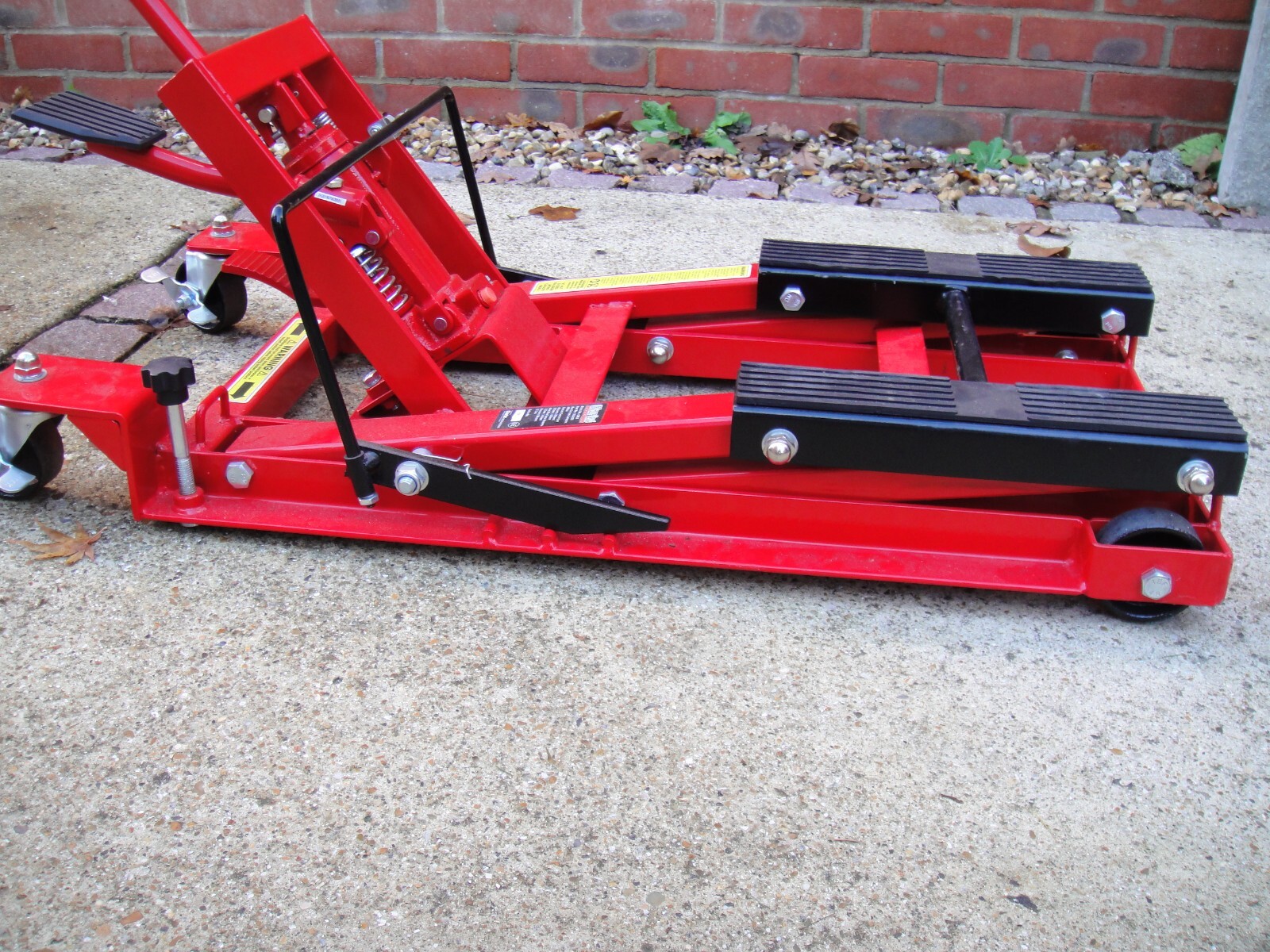 Superb Clarke CML5 Hydraulic Motorcycle and ATV Lift. Very Little Use