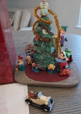 1997 Trimming Santa's Tree Studio Edition Hallmark Keepsake Ornament New