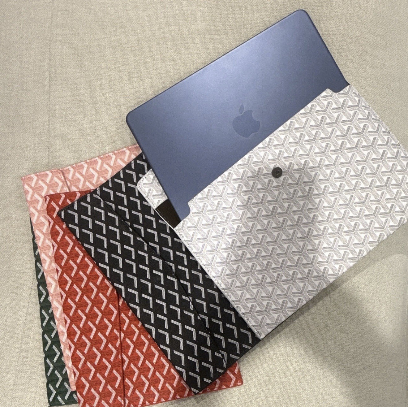 Custodia per laptop 13" in tela geometrica nera e bianca