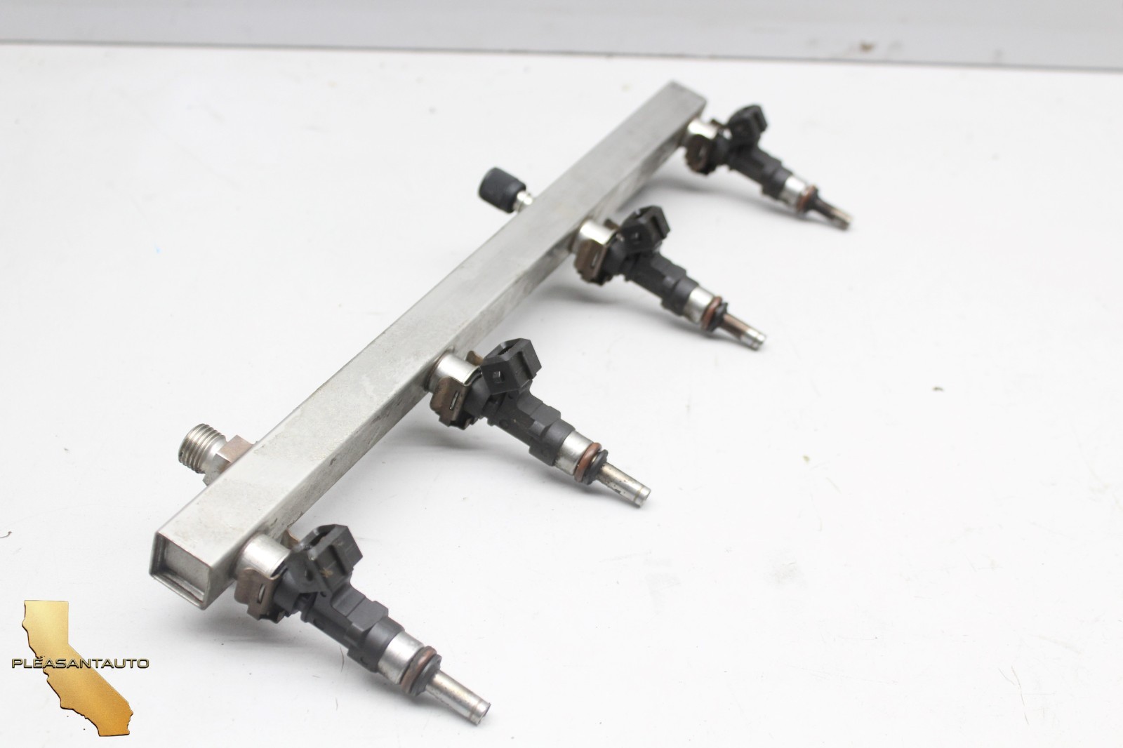 2004-2008 Maserati Quattroporte 4.2L Left Driver Side Fuel Rail W/ Injectors OEM