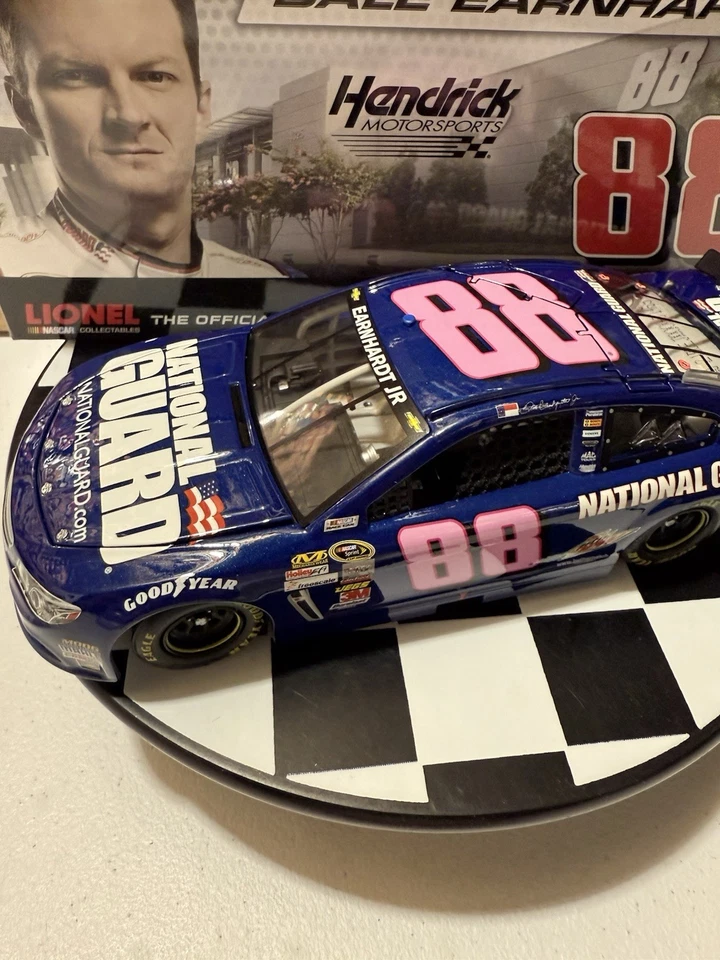 Dale Earnhardt Jr #88 Guardia Nacional Rosa 2013 1/24 Nascar Diecast Foto 4 de 4