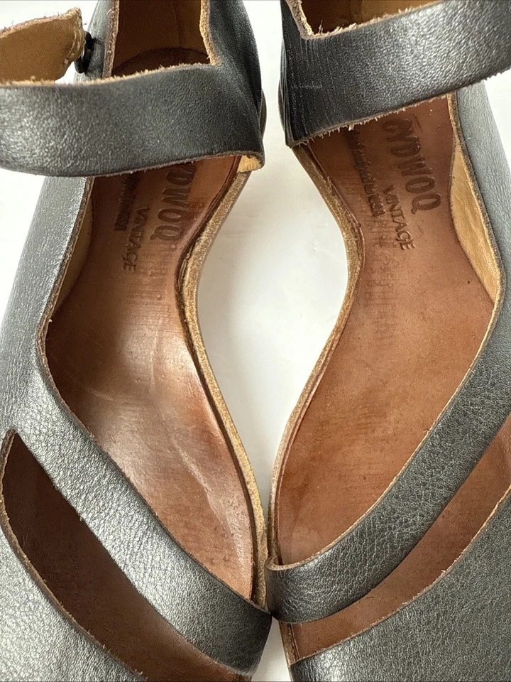 Cydwoq Penta Hand Made in USA Mary Jane Pewter/ Black Leather Womens Sz 37.5 - Image 4 of 4