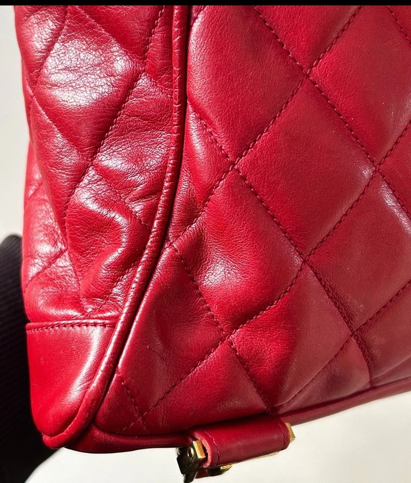 Mochila Chanel Classic 2011 De Colección Roja Acolchada Piel de Cordero Cuero Solapa CC 24k Duma Foto 4 de 4
