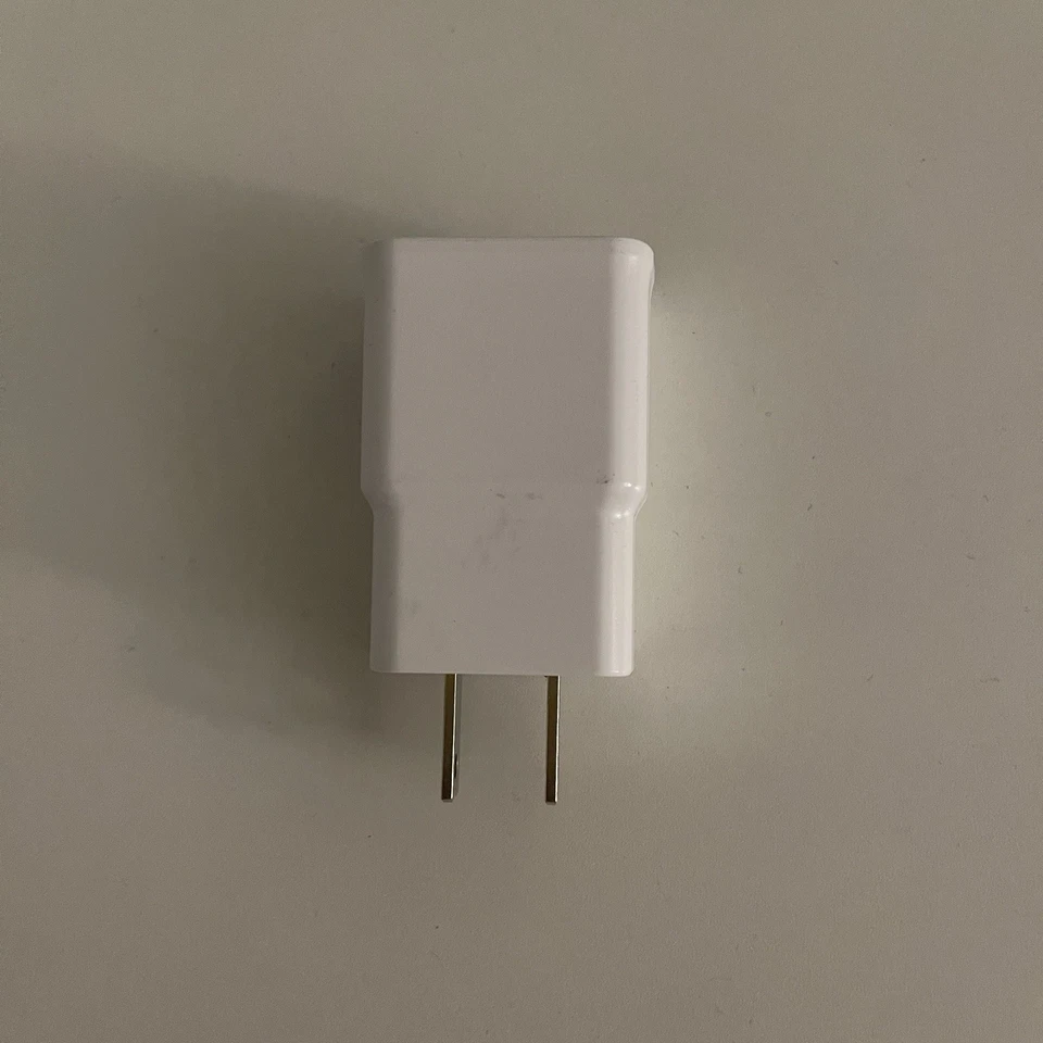 Cargador de pared/adaptador de viaje USB único Samsung (5V/1,55A) - blanco (EP-TA50JWE) Foto 3 de 4