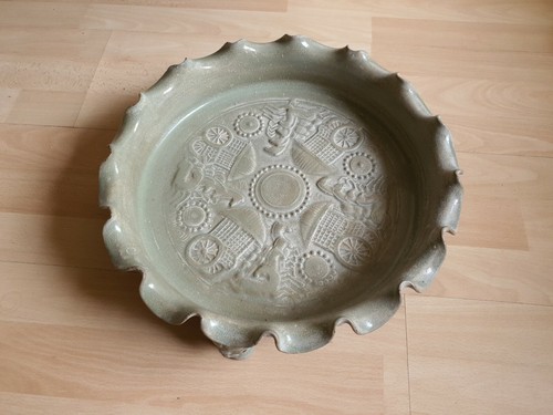 Chinese Longquan Celadon Greenware Scalloped Light Green Tripod Censor - Picture 3 of 12