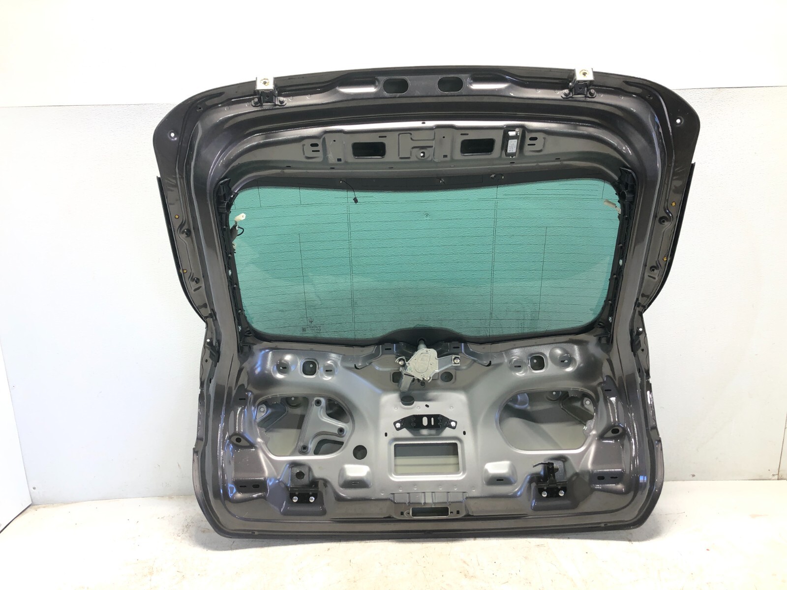 2017-2020 MASERATI LEVANTE REAR TRUNK LID LIFTGATE W/ GLASS OEM GRAY METALLIC.
