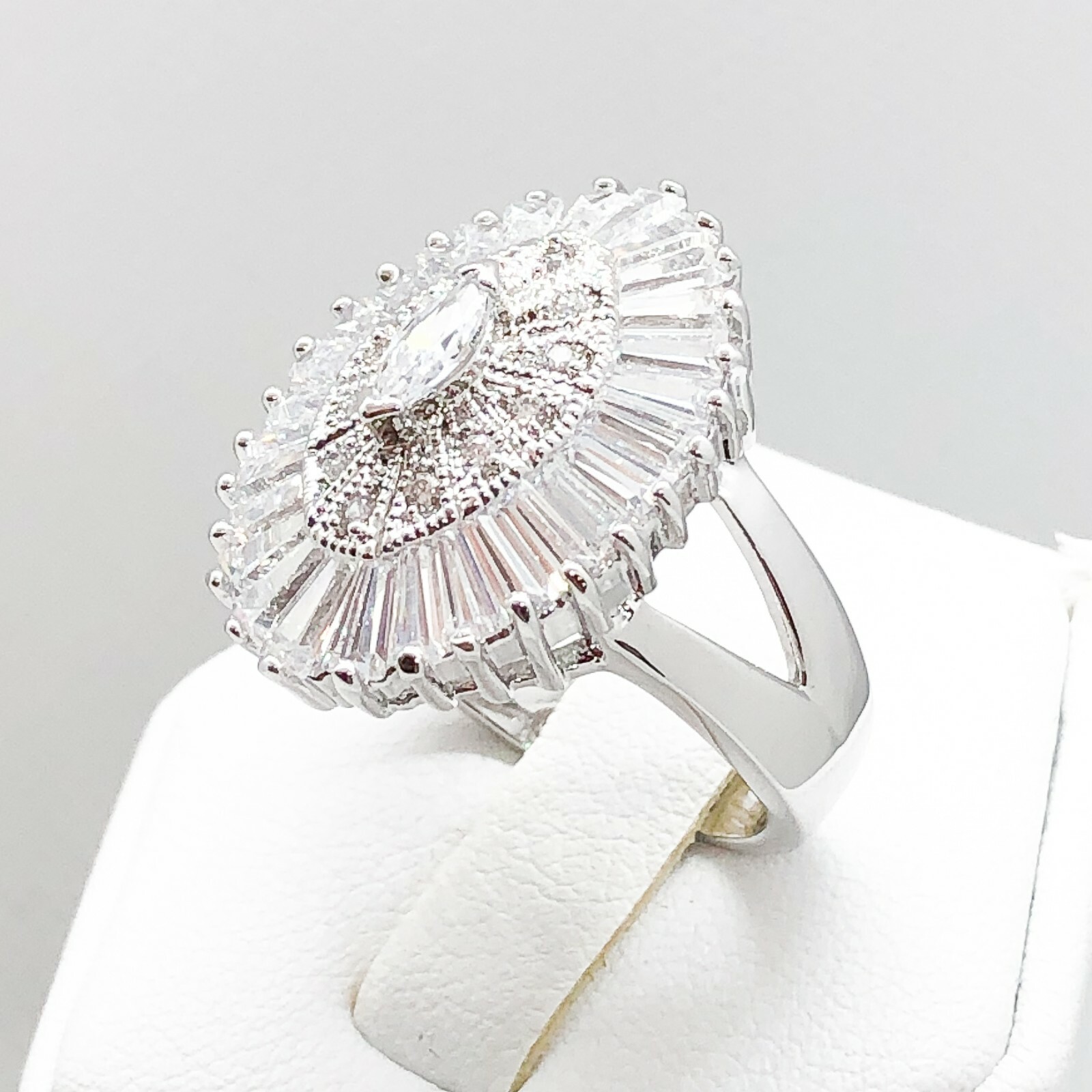 R3906 Women Fashion Jewelry White Yellow Gold Plated Wedding Cocktail CZ Ring