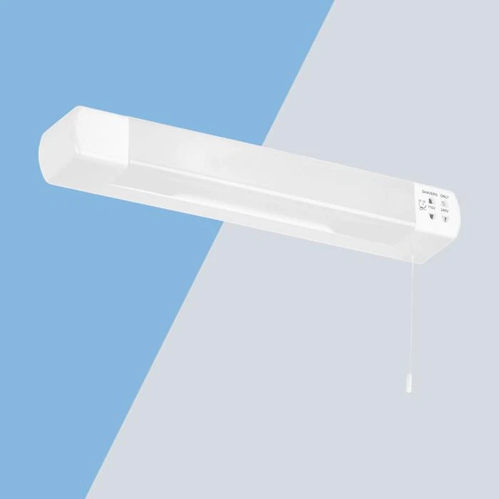 Enchufe de afeitadora baño luz de pared LED con cable de tracción - doble voltaje - Eterna